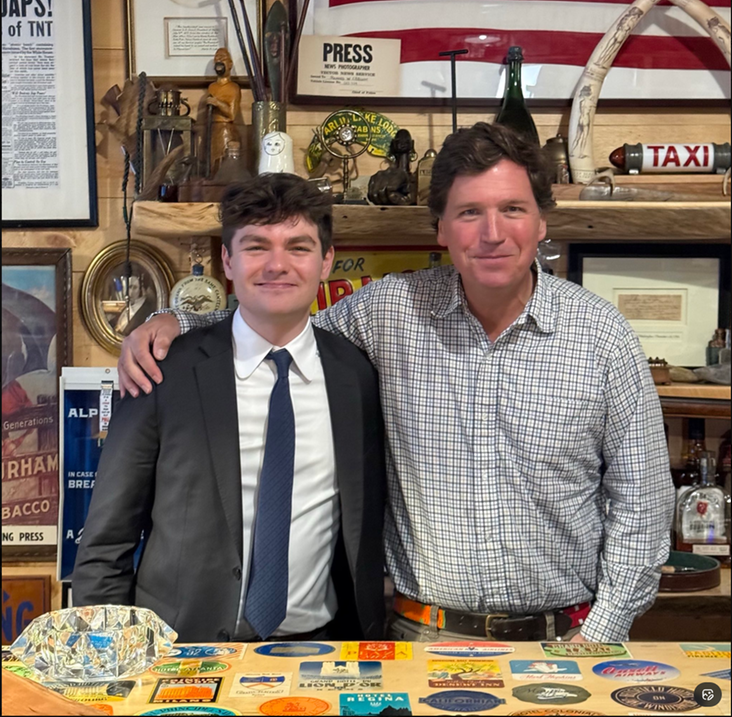 Nick Fuentes (l) and Tucker Carlson (Image: X)